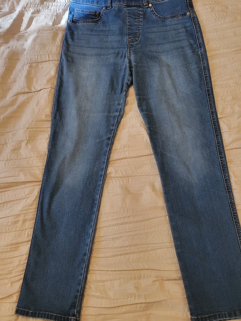 Gloria Vanderbilt Straight-Leg Jeans in Medium Blue Wash